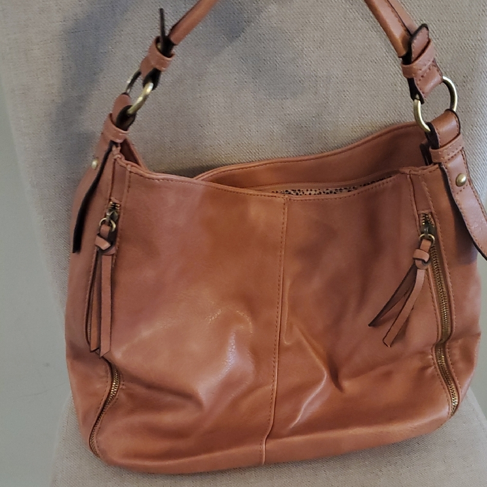 Elegant Tan Leather Shoulder Bag